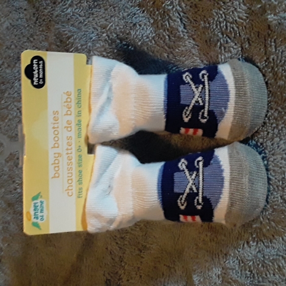 Baby booties - Picture 1 of 3